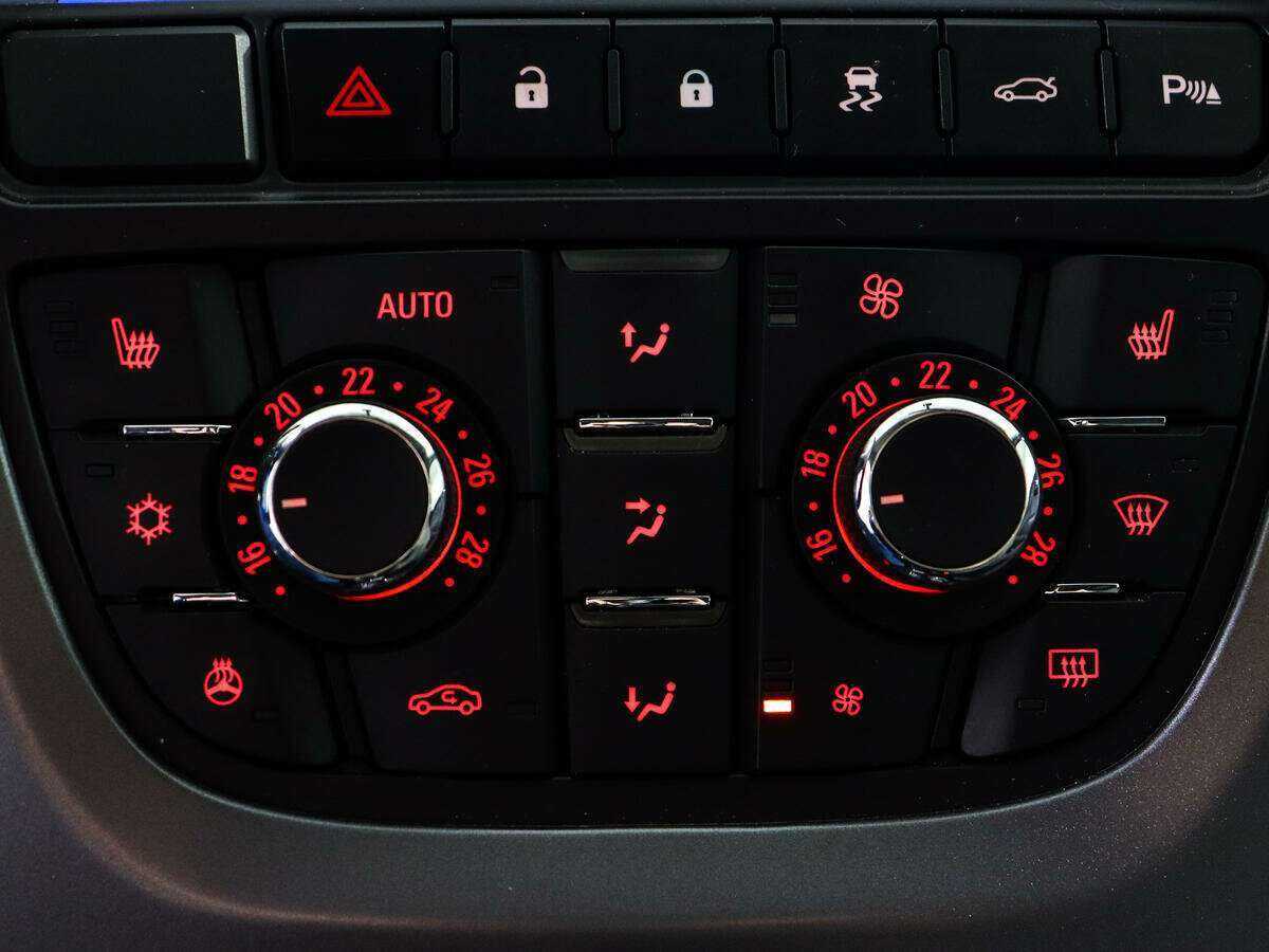 Opel Astra GTC, 2013 Фото №20